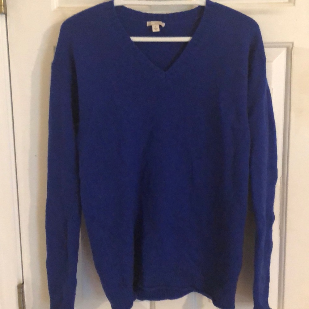 Periwinkle v-neck sweater from the Gap
